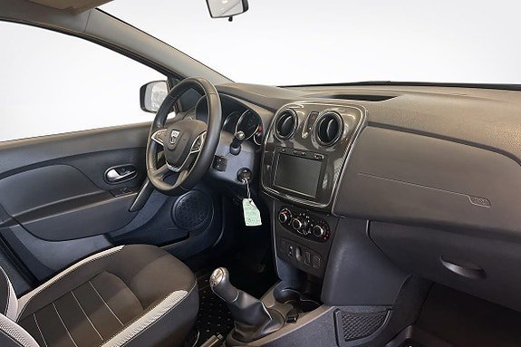 Vehicle Image 9