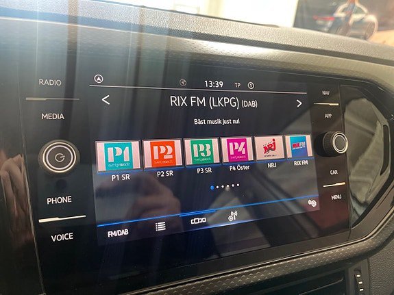Vehicle Image 12