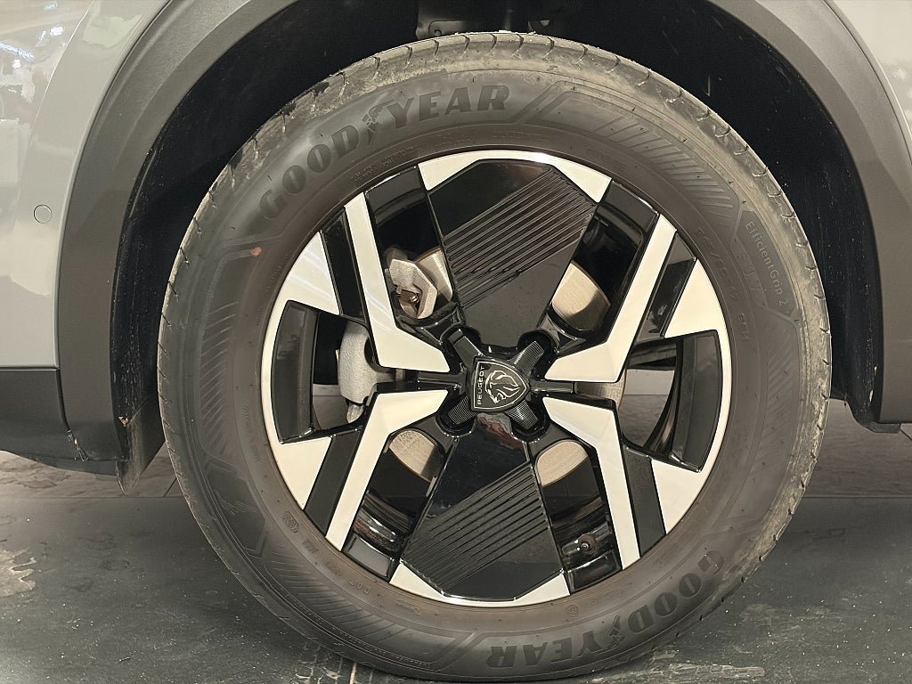 Vehicle Image 17