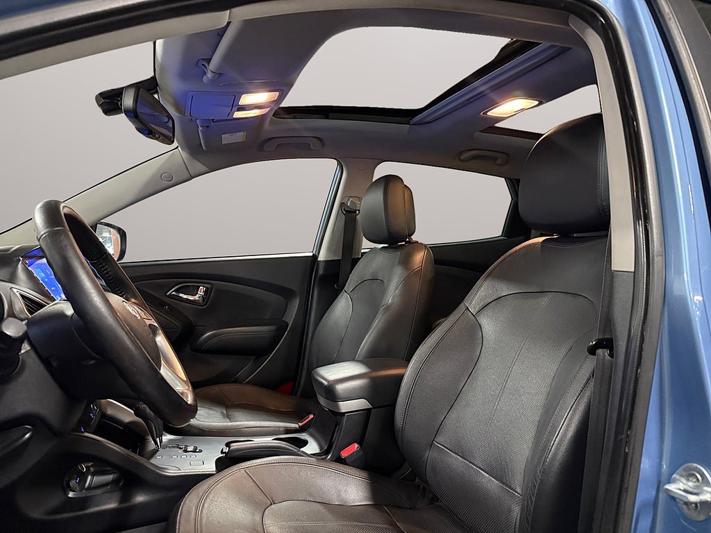 Vehicle Image 10