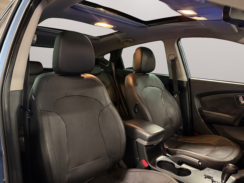 Vehicle Image 13