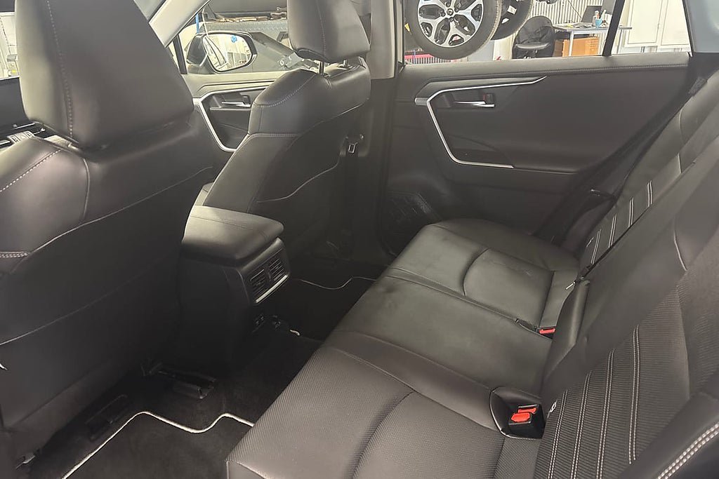Vehicle Image 12