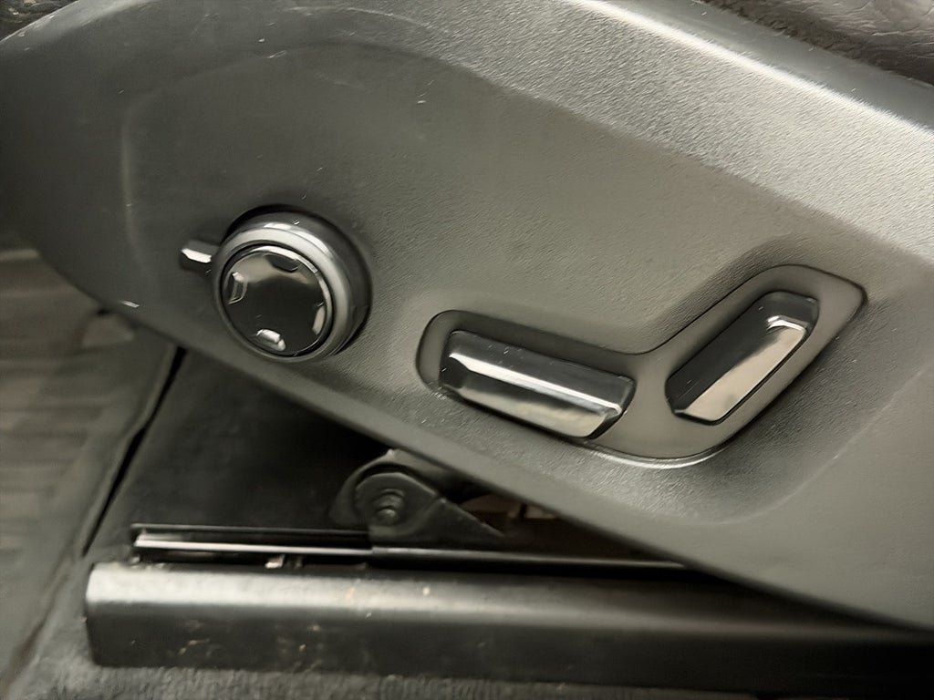 Vehicle Image 33