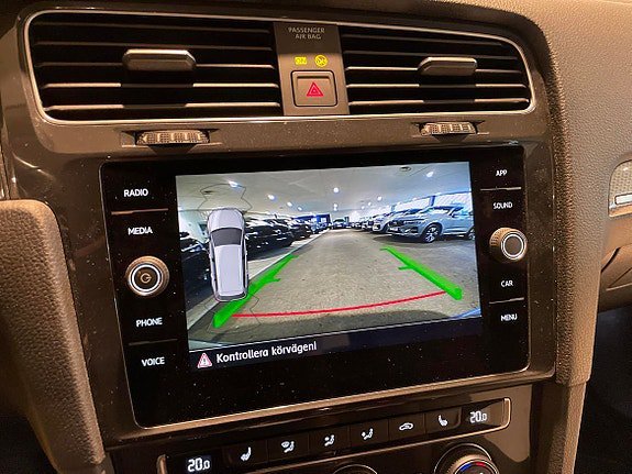 Vehicle Image 12