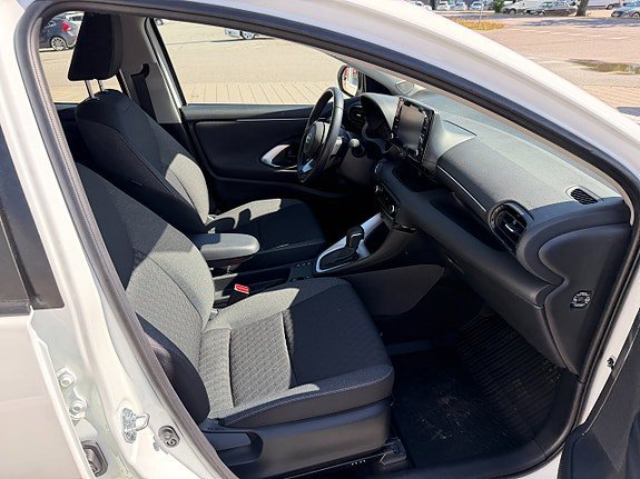 Vehicle Image 10