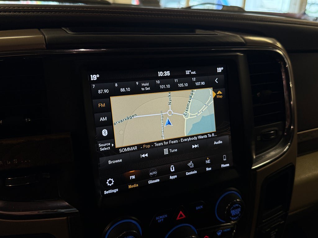 Vehicle Image 22