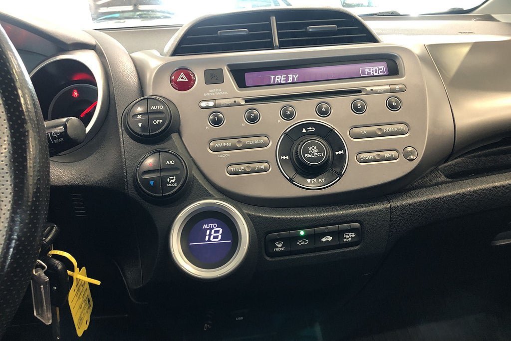 Vehicle Image 12