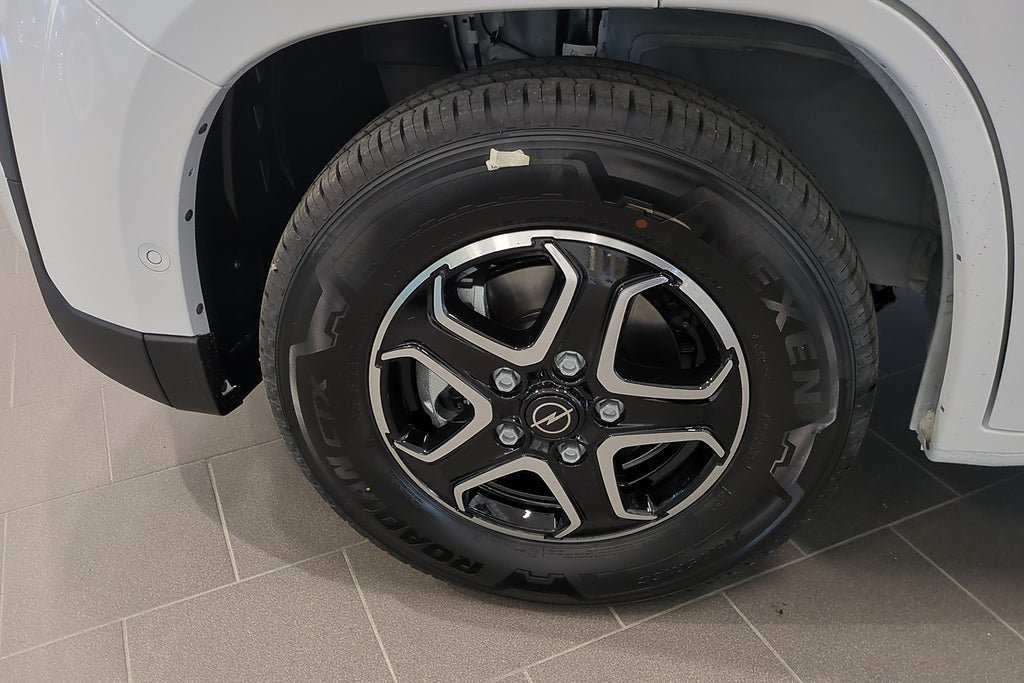 Vehicle Image 12