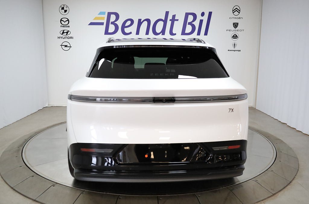 Vehicle Image 8