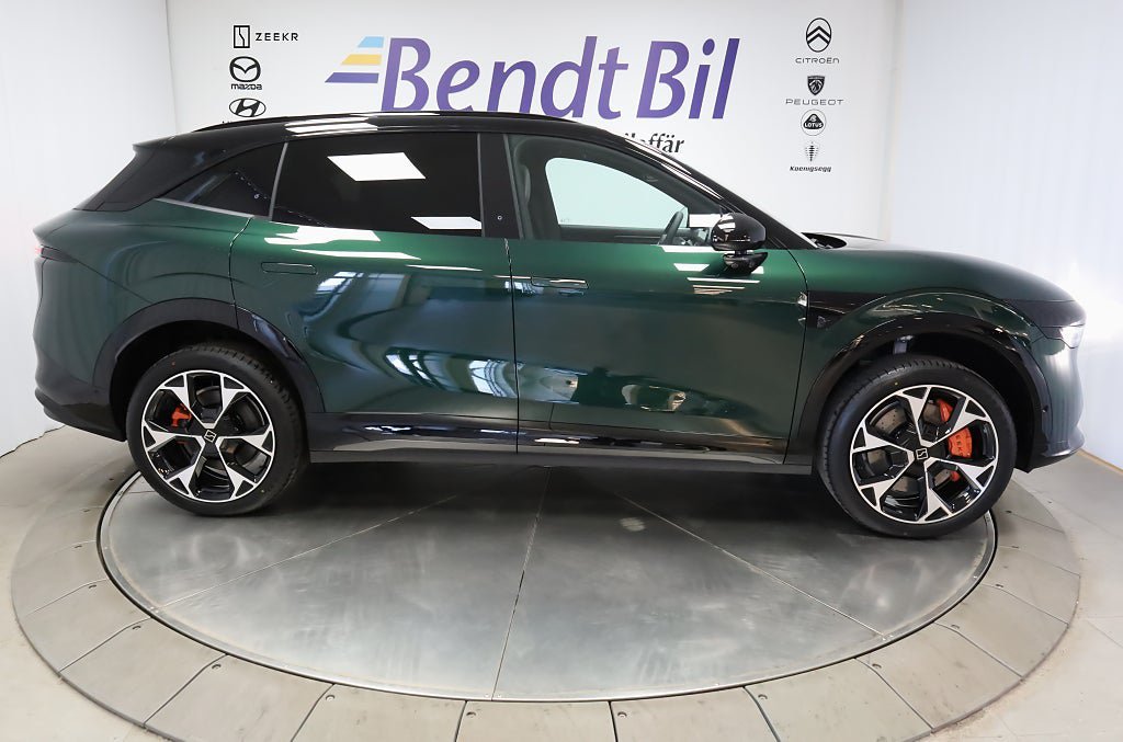 Vehicle Image 12