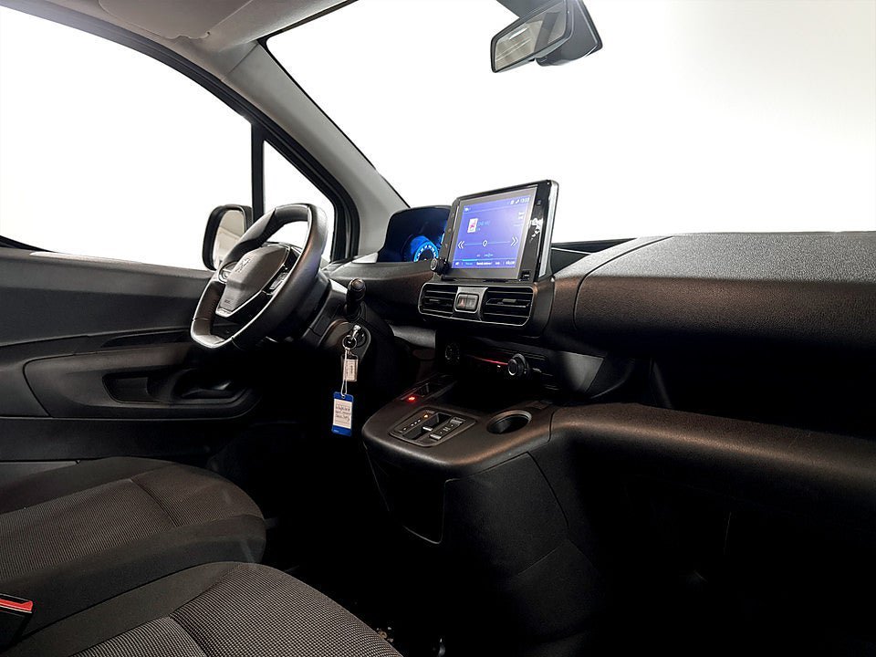 Vehicle Image 16