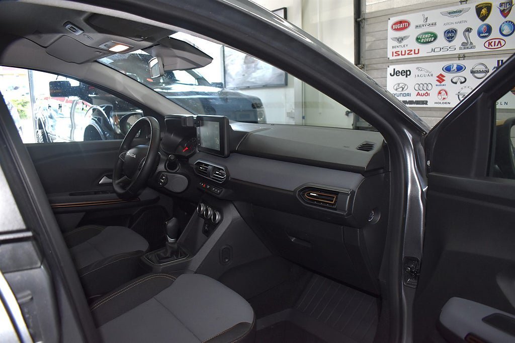 Vehicle Image 6