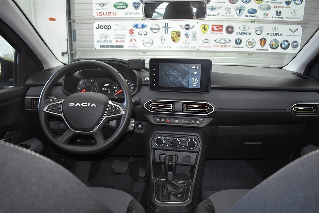 Vehicle Image 9