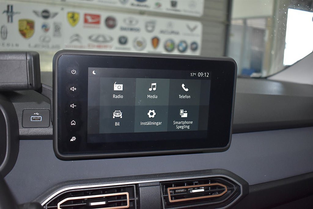 Vehicle Image 11