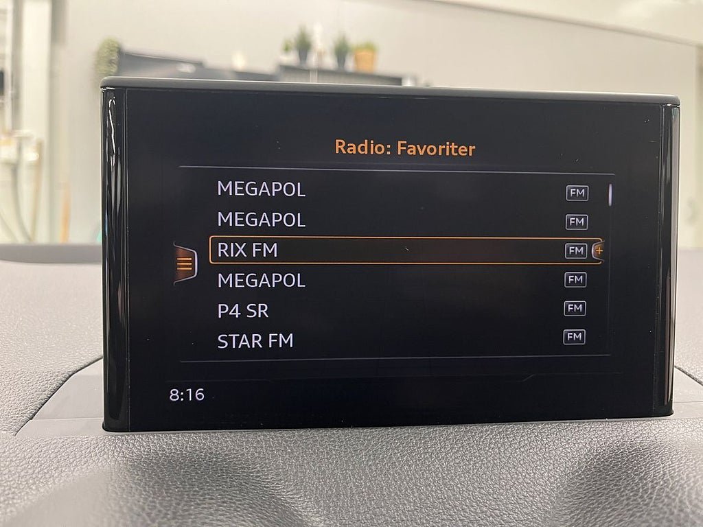 Vehicle Image 22