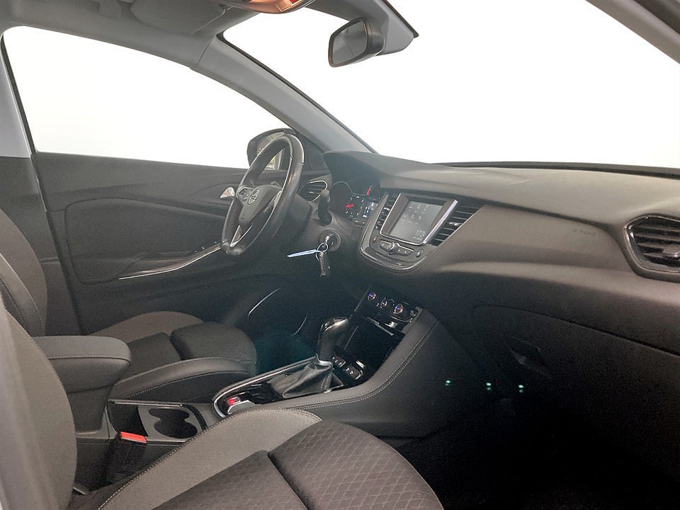 Vehicle Image 16