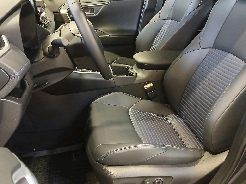 Vehicle Image 14