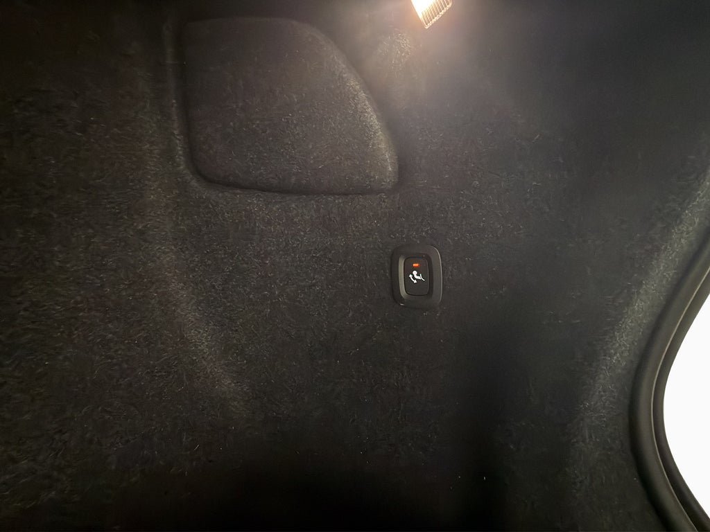 Vehicle Image 25
