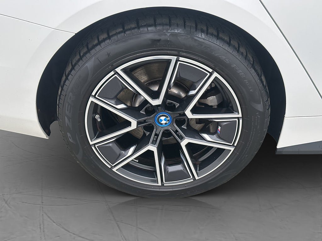 Vehicle Image 38