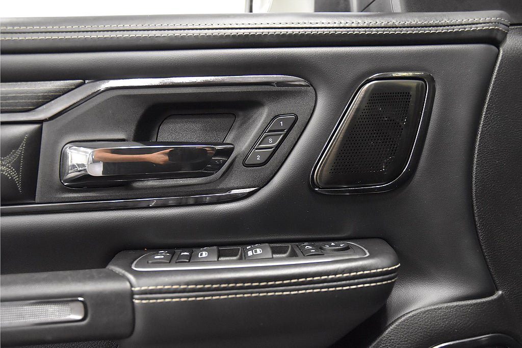Vehicle Image 26