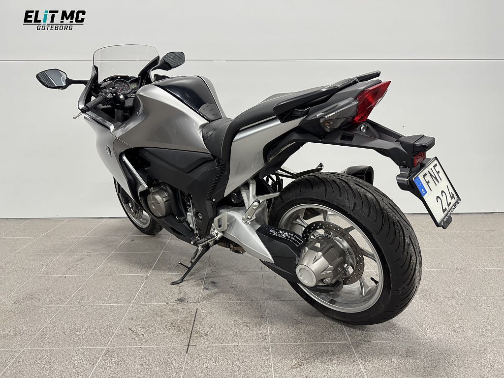Vehicle Image 10
