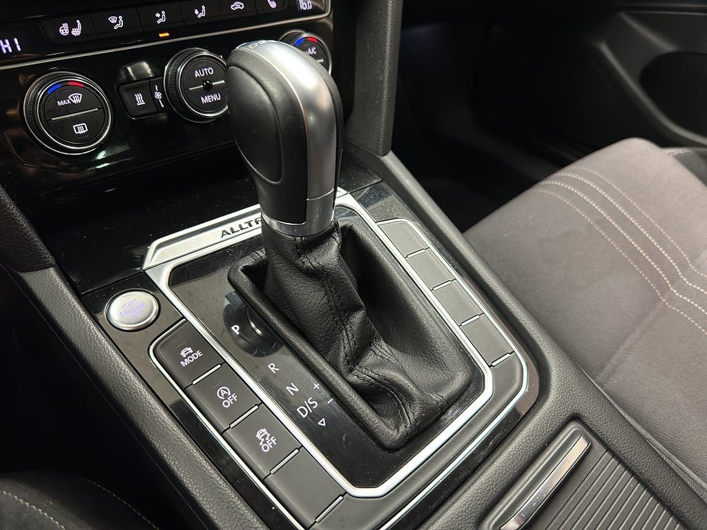 Vehicle Image 24