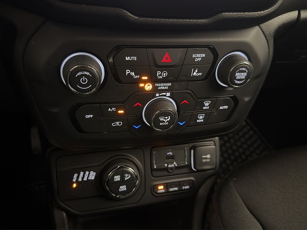 Vehicle Image 23