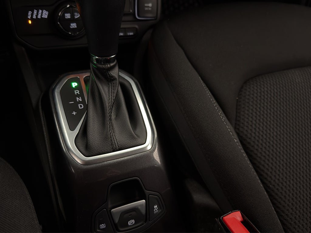 Vehicle Image 24