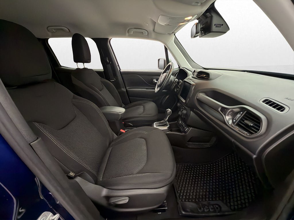 Vehicle Image 25