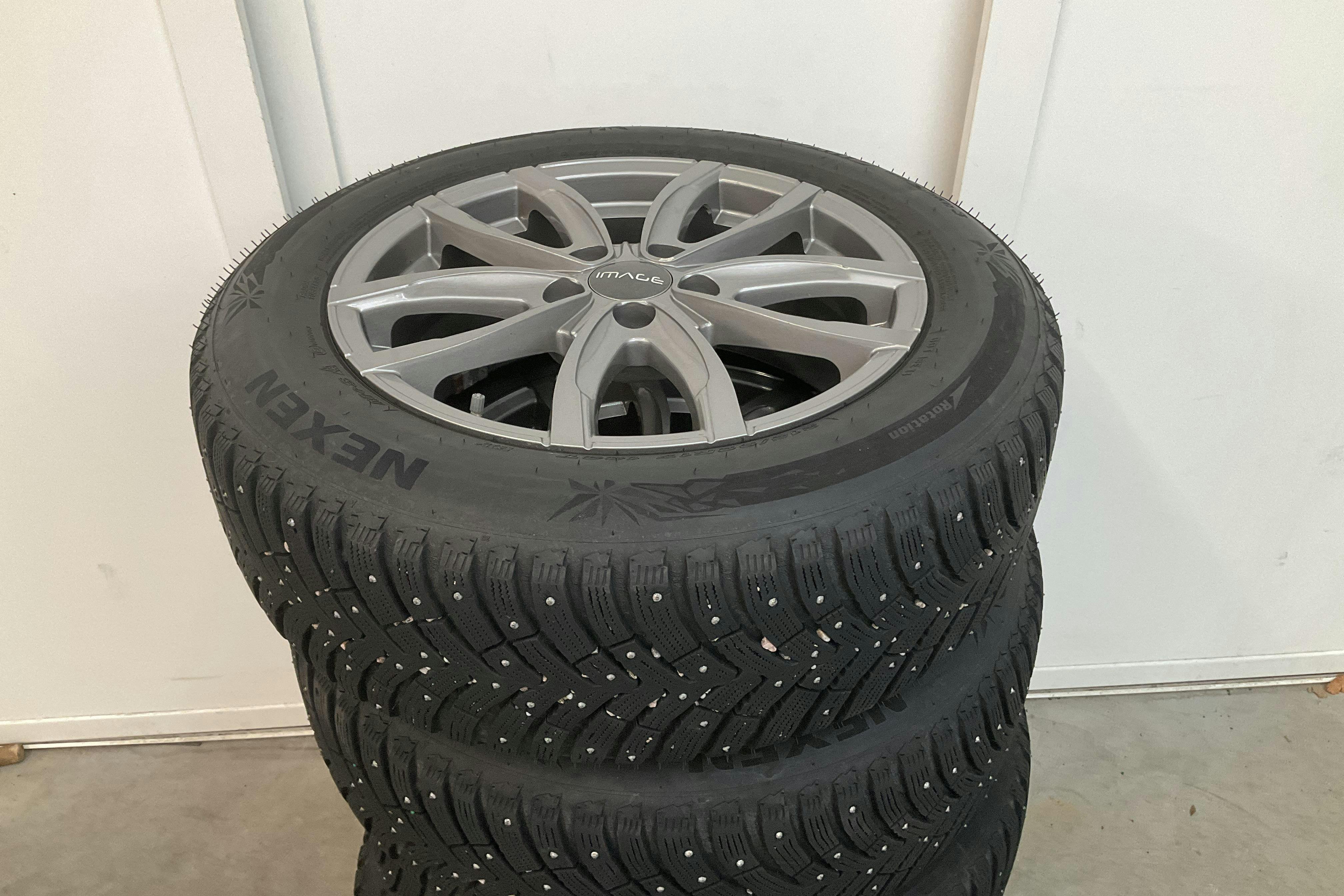 Vehicle Image 13