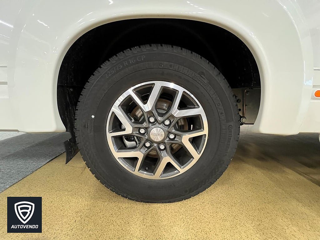 Vehicle Image 18