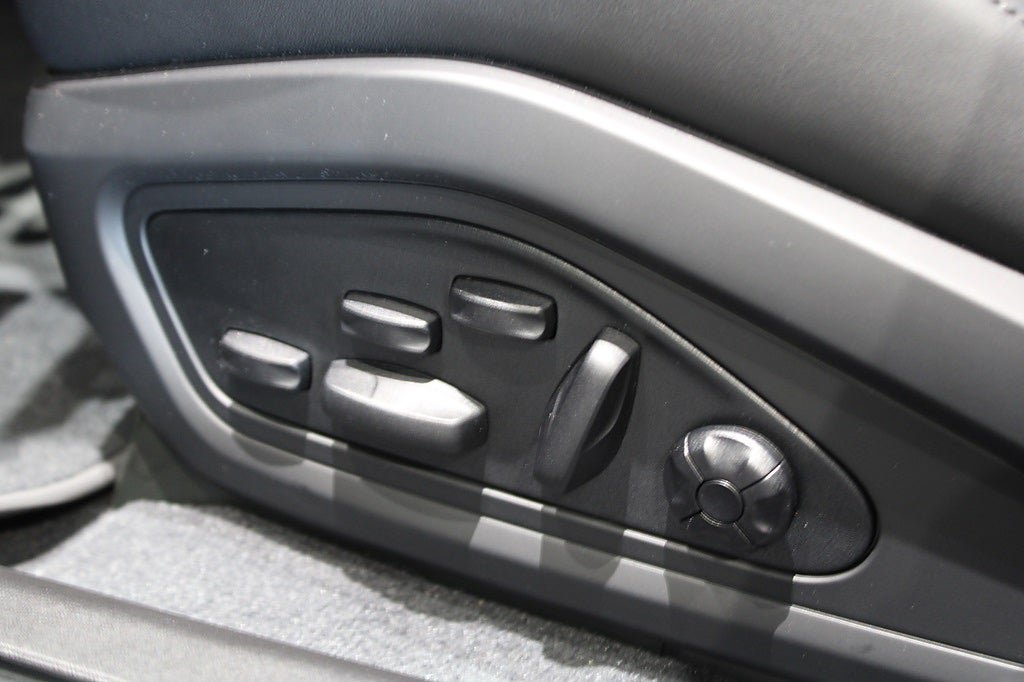 Vehicle Image 17