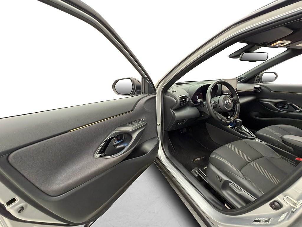 Vehicle Image 12