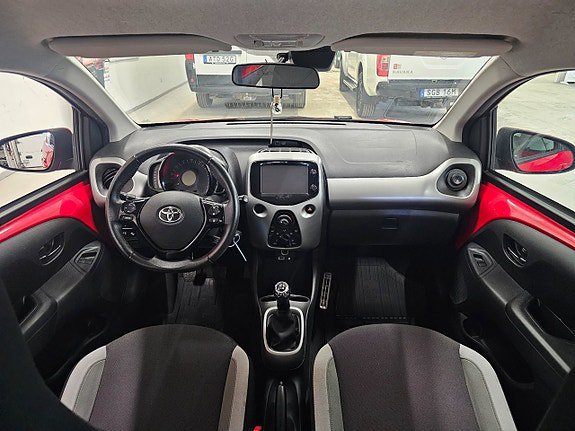 Vehicle Image 6