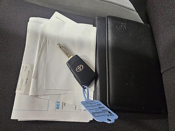 Vehicle Image 9