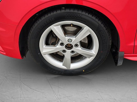 Vehicle Image 24
