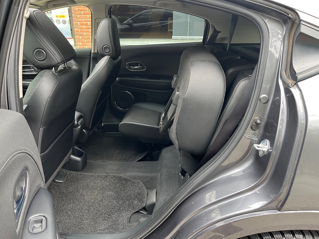 Vehicle Image 9