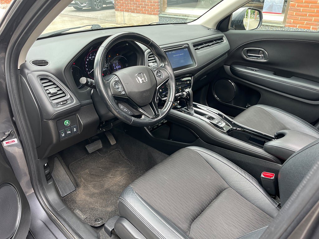 Vehicle Image 10