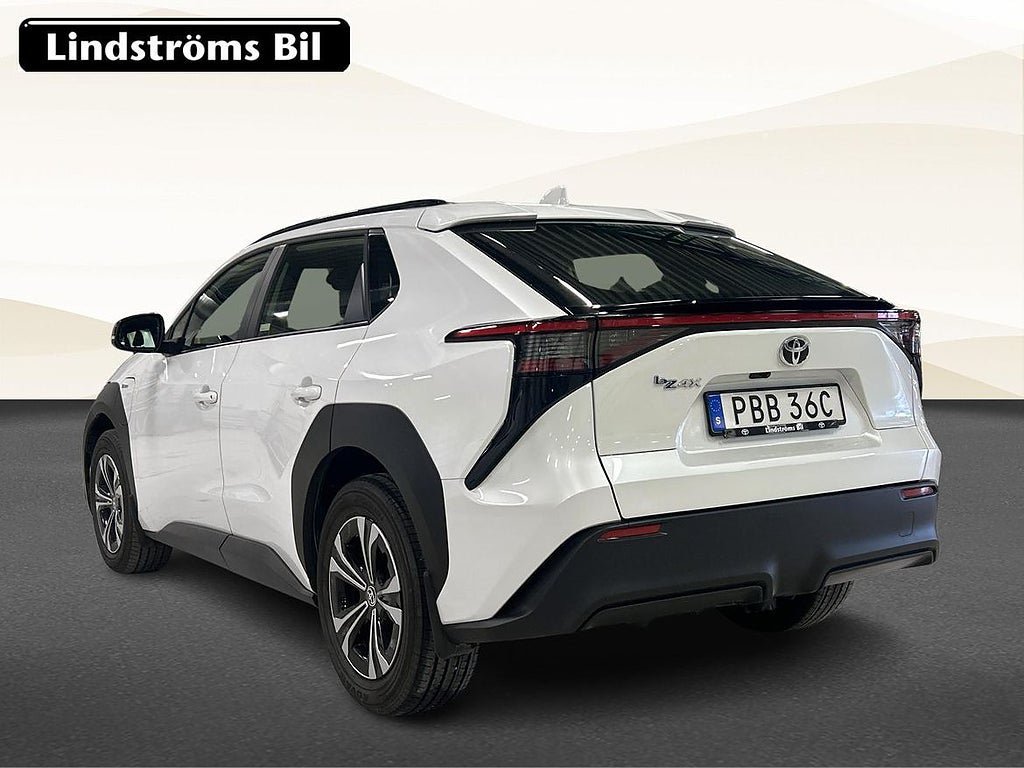 Vehicle Image 4