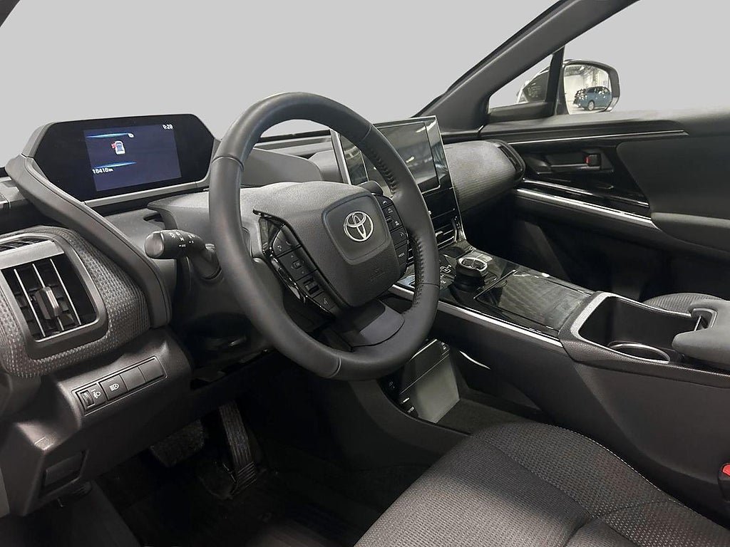 Vehicle Image 14