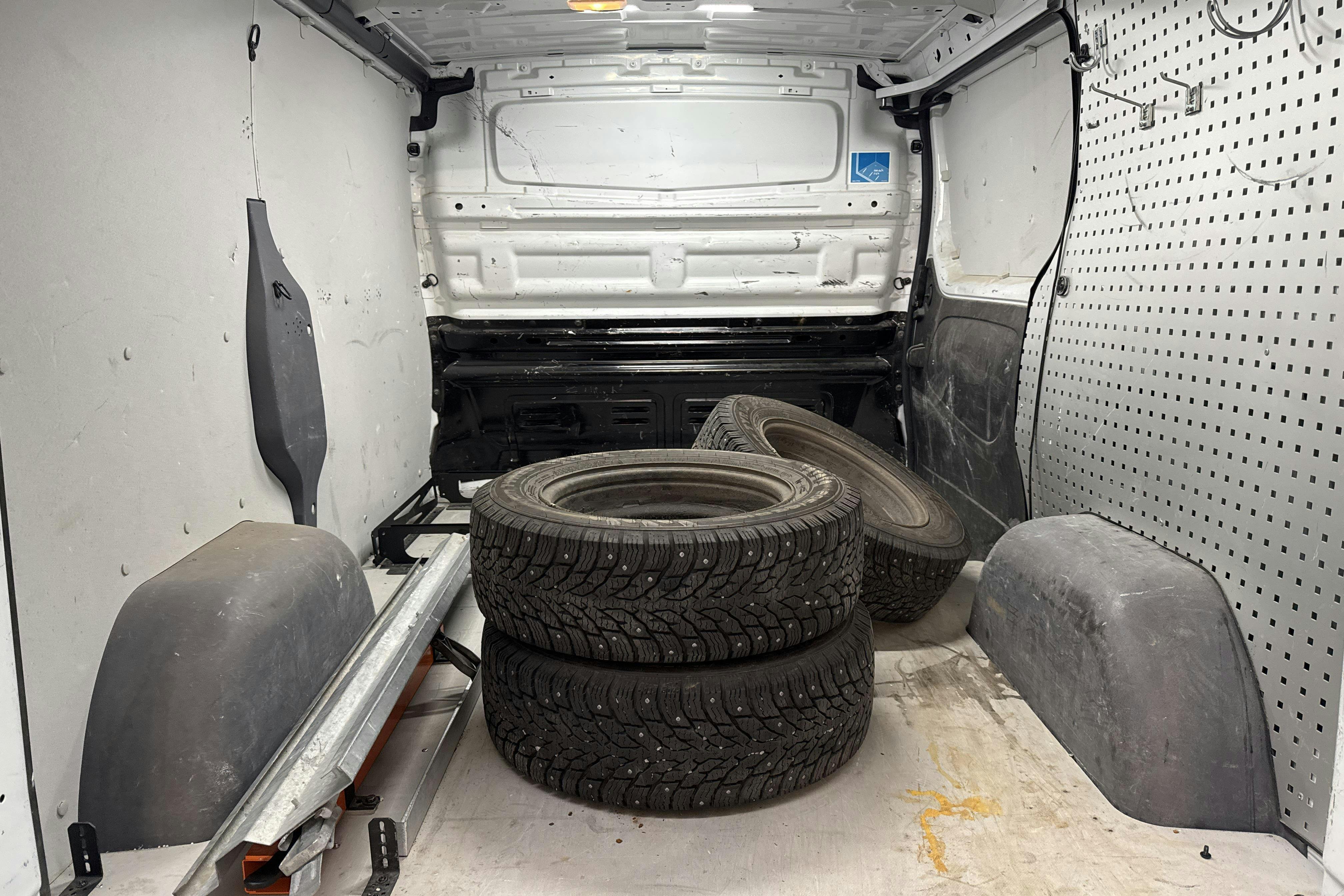 Vehicle Image 8