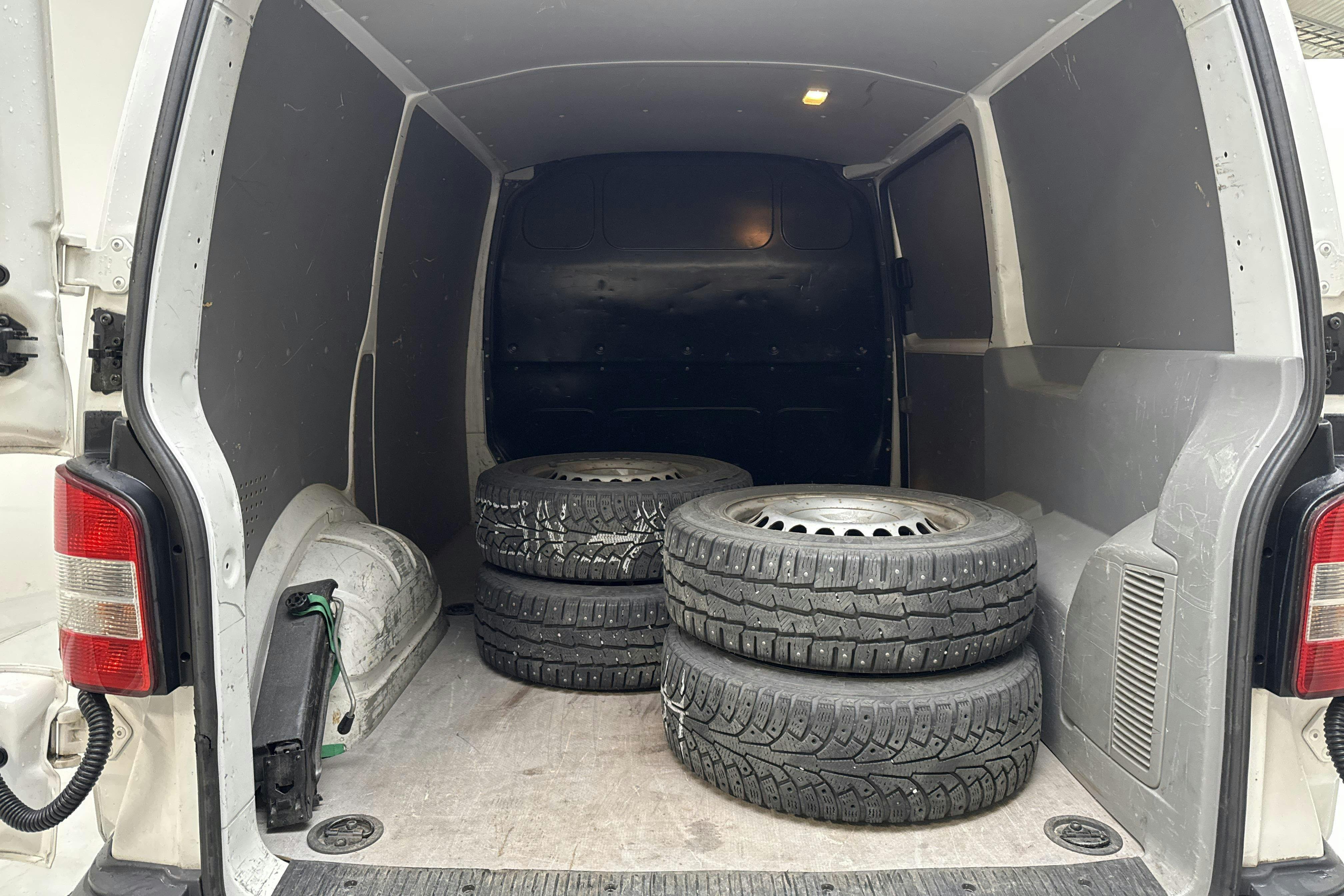 Vehicle Image 9