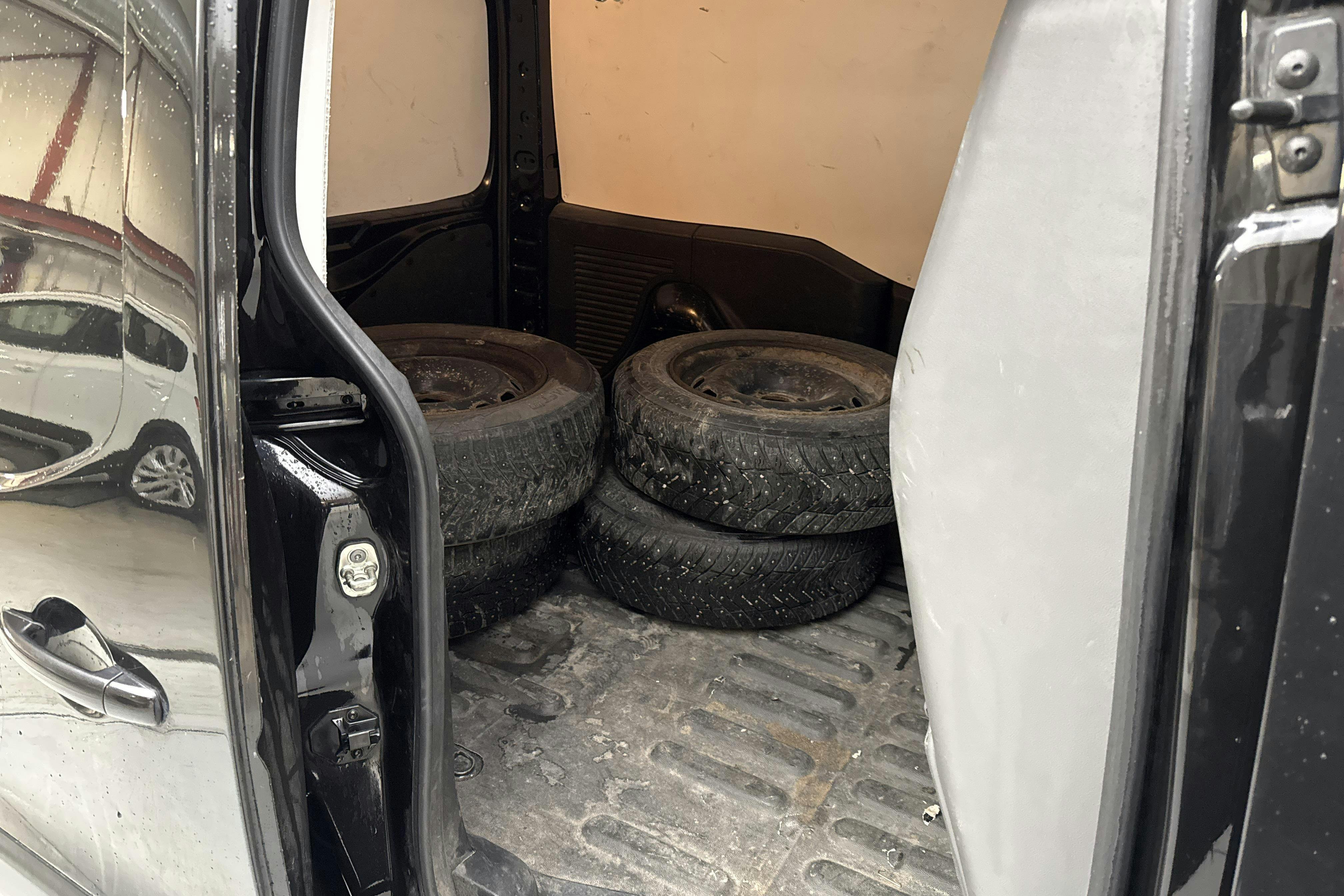 Vehicle Image 7