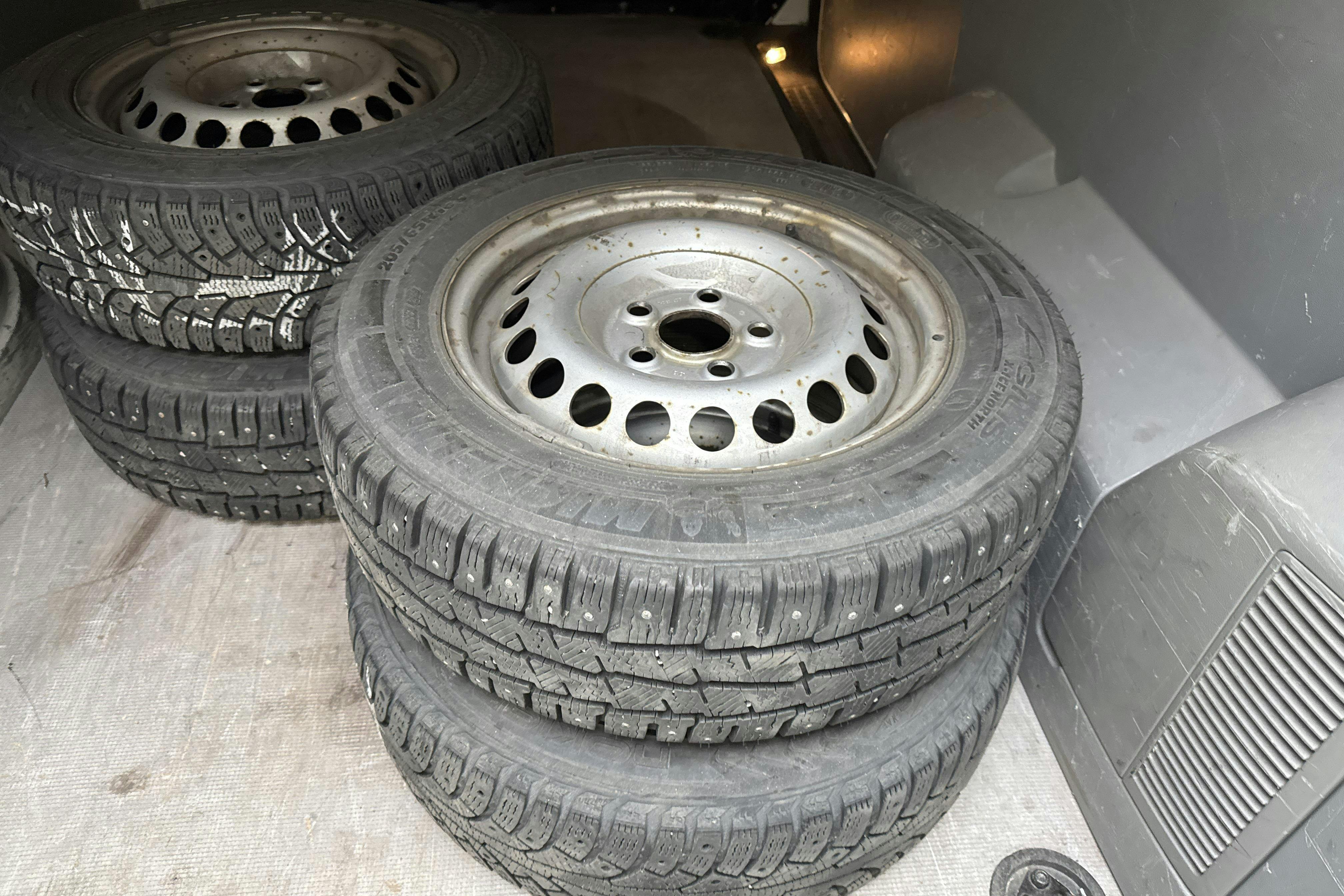 Vehicle Image 12