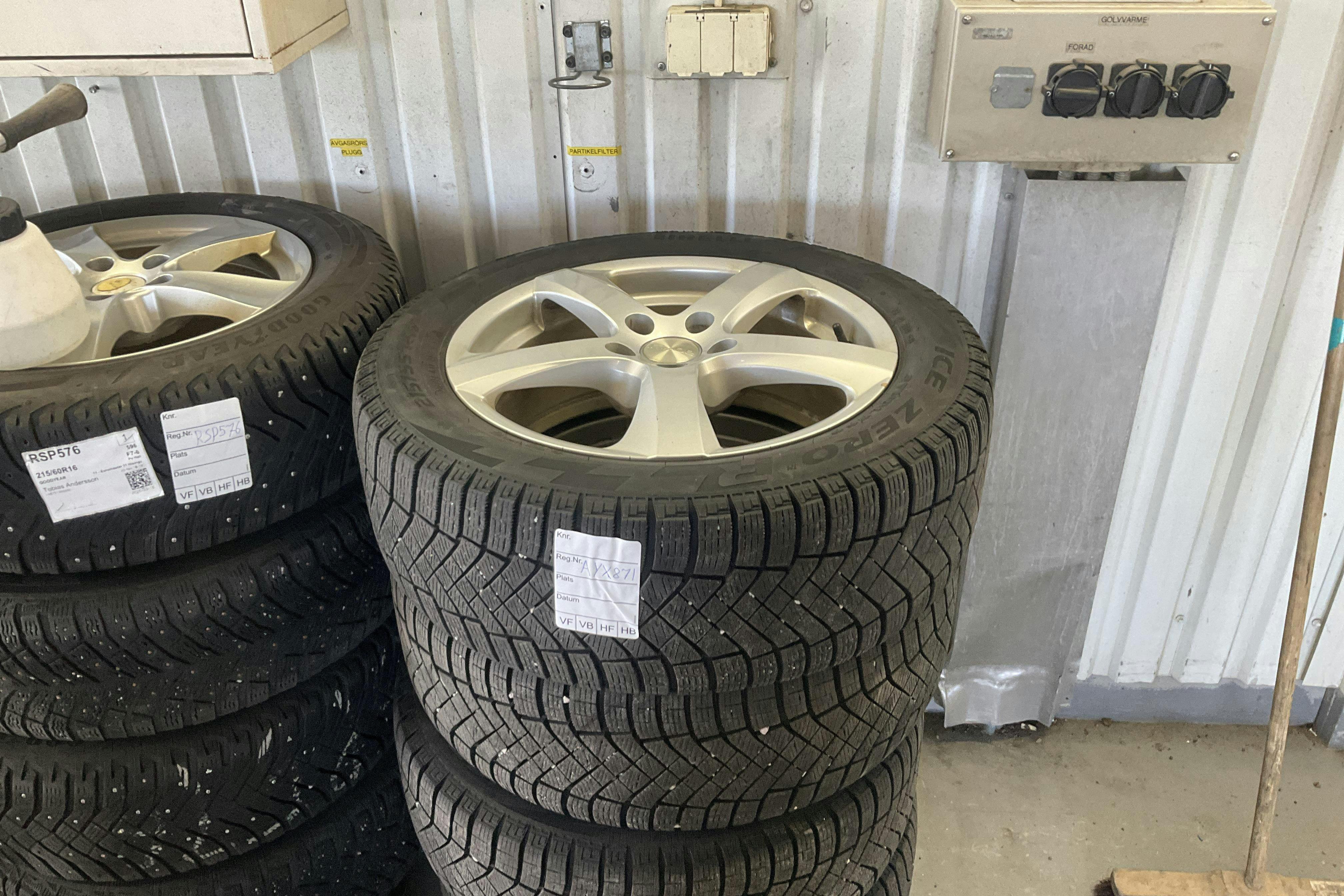 Vehicle Image 12