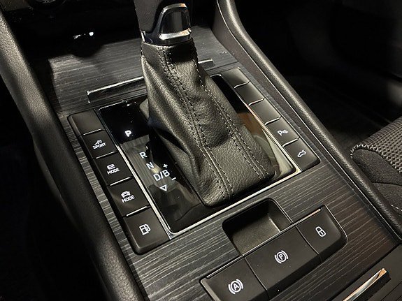 Vehicle Image 24