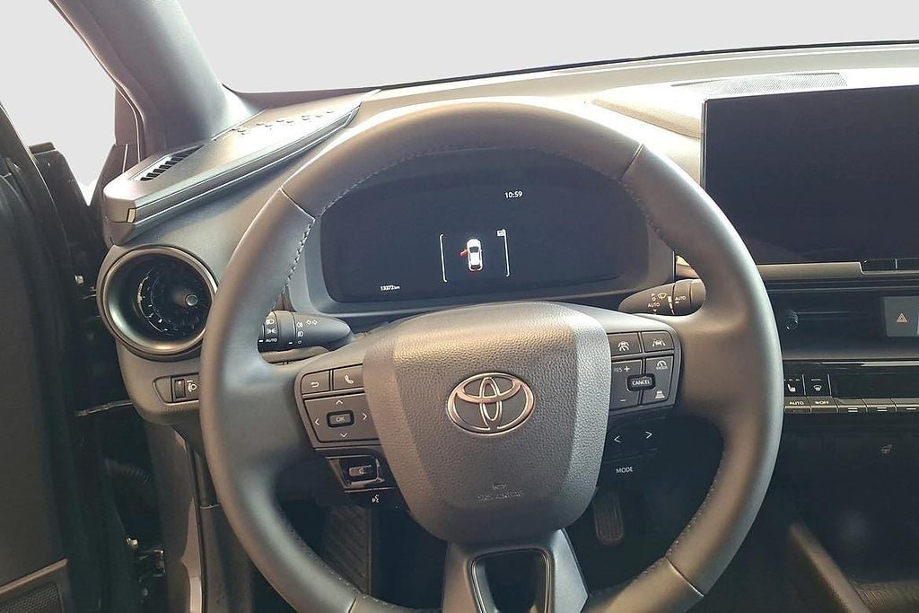 Vehicle Image 11