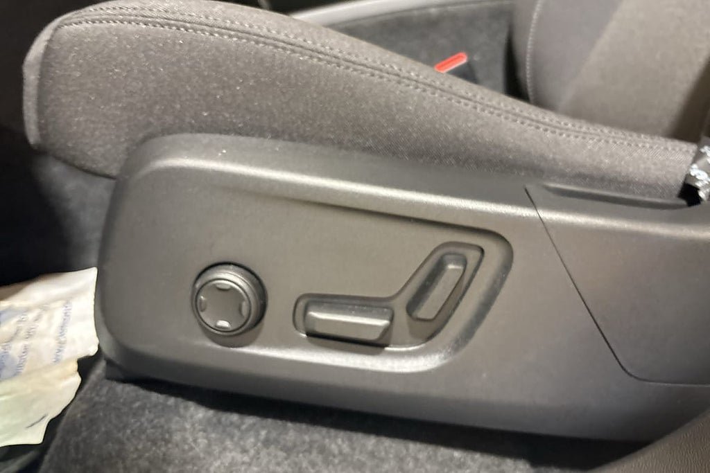 Vehicle Image 26