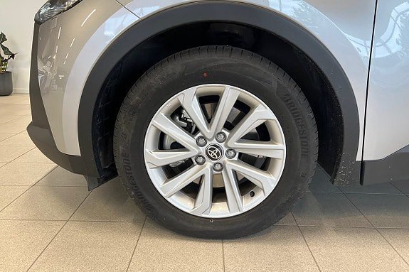 Vehicle Image 16