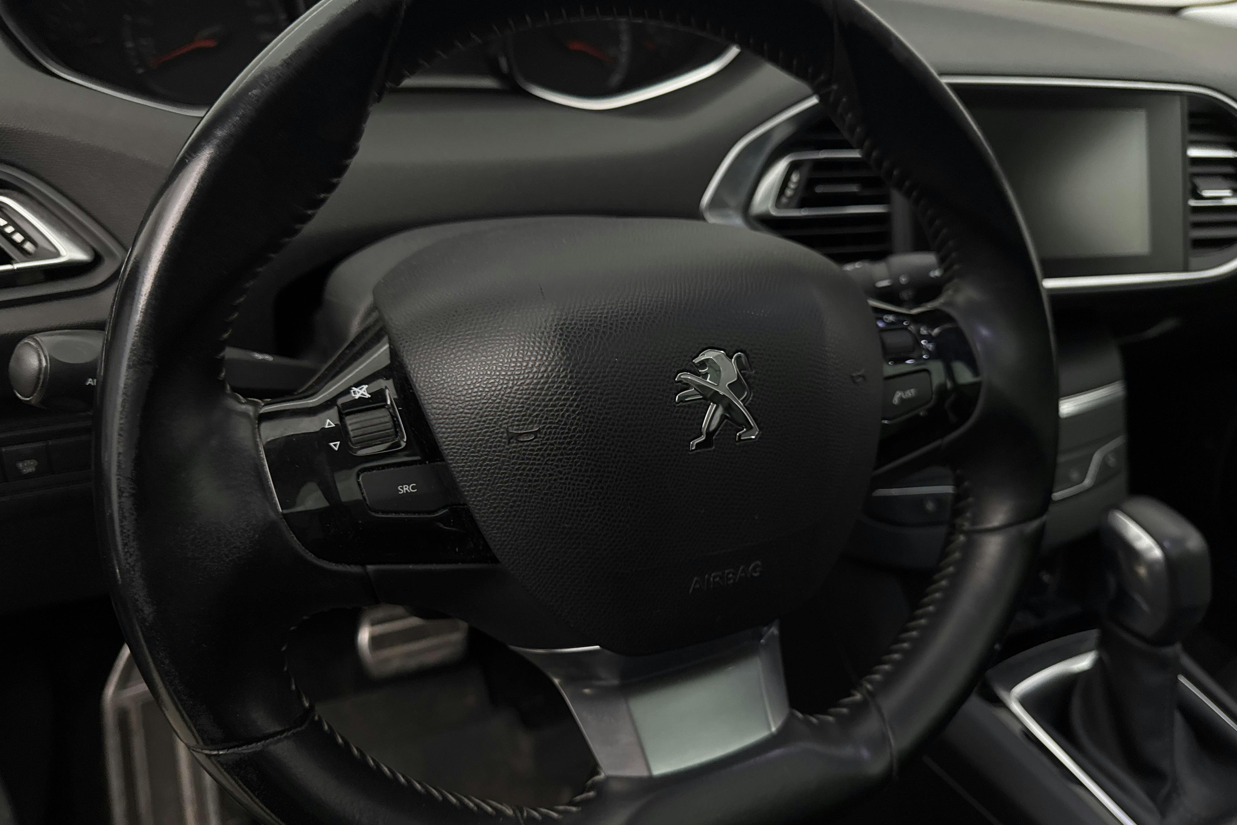 Vehicle Image 16